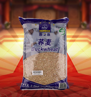 廚之選(HORECA SELECT)蕎麥產(chǎn)自遼寧朝陽(yáng)2.5kg每袋，精選蕎麥為原材料，經(jīng)人工清洗去雜等多道工序，精心制作而成。質(zhì)地干燥，選料考究，口味純正，特有的醇香，品質(zhì)有保障，受眾人喜愛(ài)。塑料質(zhì)地包裝，其含有豐富營(yíng)養(yǎng)，使用方便，美味可口，深受廣大消費(fèi)者青睞。