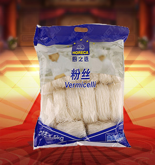 廚之選粉絲產(chǎn)自山東招遠1.5kg每袋，精選優(yōu)質(zhì)綠豆淀粉等為原料，融合水精制而成，品質(zhì)優(yōu)良，天然上等，營養(yǎng)豐富。入口順滑，口齒留香，產(chǎn)品選料考究，口味純正，美味又健康，品質(zhì)優(yōu)質(zhì)，值得信賴。塑料質(zhì)地包裝，粉絲分明可見，食用簡單方便，是廚房常備品的上佳選擇。