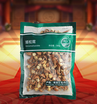 閩融臻選姬松茸產(chǎn)自黑龍江牡丹江200g每袋，姬松茸菌蓋嫩，菌柄脆，口感極好，蛋白質(zhì)組成中包括十八種氨基酸，人體的八種必需氨基酸齊全，還含有多種維生素和麥角甾醇。姬松茸營養(yǎng)極其豐富，而且組配合乎人體健康要求，尤其引人注目的是醫(yī)藥保健價(jià)值。據(jù)報(bào)道，其多糖含量為食用蕈菌之首，特別是所含甘露聚糖對(duì)抑制腫瘤(尤其是腹水癌)、醫(yī)療痔瘺、增強(qiáng)精力、防治心血管病等都有神效。