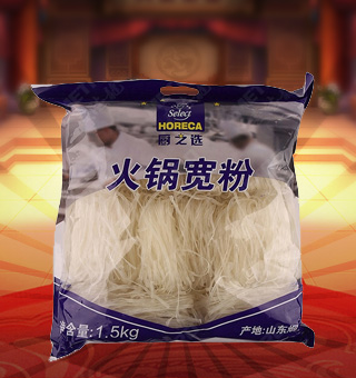 廚之選火鍋寬粉產(chǎn)自山東煙臺1.5kg每袋，精選優(yōu)質(zhì)木薯淀粉等為原料，融合水精制而成，品質(zhì)優(yōu)良，天然上等，營養(yǎng)豐富。入口順滑，口齒留香，產(chǎn)品選料考究，口味純正，美味又健康，品質(zhì)優(yōu)質(zhì)，值得信賴。塑料質(zhì)地包裝，粉絲分明可見，食用簡單方便，是廚房常備品的上佳選擇。