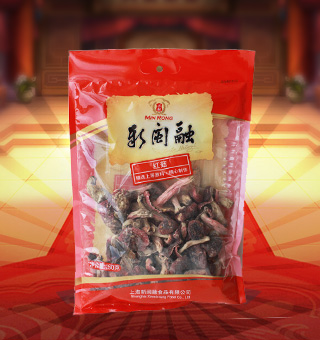 新閩融紅菇產(chǎn)自云南普洱150g每袋，精選優(yōu)質(zhì)原材料，綠色種植，陽光充沛，人工采摘篩選，品質(zhì)保證，不添加任何防腐劑與人工色素。色澤嫩白，菇形圓正，口感細(xì)膩香醇，是家庭、賓館、餐廳、席間的上等佐料，保留了豐富的營養(yǎng)成分。采取透明包裝，新鮮清晰可見，干凈衛(wèi)生，方便存放冷藏，方便消費(fèi)者們的選購，安全健康，放心購買。