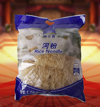 廚之選河粉產(chǎn)自福建莆田1.5kg每袋，選用優(yōu)質(zhì)食材，易熟、耐煮、不糊湯，口感順滑口感好，濃濃香味。采用上乘工藝，配合先進的生產(chǎn)技術(shù)，品質(zhì)安全有保障，讓您吃的放心。