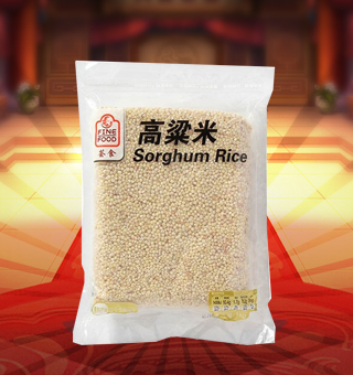 薈食(FINE FOOD)高粱米產(chǎn)自遼寧朝陽(yáng)1kg每袋，精選上等高粱，顆顆飽滿，晶瑩剔透，營(yíng)養(yǎng)健康。蛋白質(zhì)中賴氨酸含量較低，屬于半完全蛋白質(zhì)。高梁的尼克酸含量也不如玉米多，但卻能為人體所吸收。育種、種植、收割、加工，全程嚴(yán)格執(zhí)行標(biāo)準(zhǔn)，放心食用。
