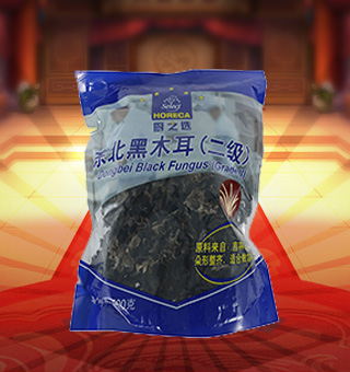 廚之選HS二級東北黑木耳產(chǎn)自黑龍江牡丹江250g每袋，精選優(yōu)質(zhì)片狀銀耳經(jīng)過領(lǐng)先工藝烘干而成，衛(wèi)生安全，色澤乳白色，半透明，柔軟有彈性?？芍苯优c肉絲爆炒、與枸杞、紅棗煲湯，或作為佐料，葷素皆宜，食法多樣，是一道美味食材。采用透明的塑料包裝，大氣美觀，新鮮清晰可見，方便消費(fèi)者們的選購，質(zhì)量保證，放心購買。