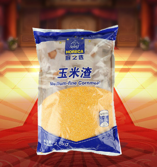 廚之選(HORECA SELECT)玉米渣產(chǎn)自山東棗莊2.5kg每袋，選用優(yōu)質(zhì)玉米粒為原料，天然無(wú)公害的玉米經(jīng)層層篩選，經(jīng)先進(jìn)的工藝精制而成。玉米煮粥金黃誘人，清甜適口，滿足你的味蕾，嚴(yán)苛的每個(gè)步驟確保每顆都是優(yōu)質(zhì)的真材實(shí)料。玉米渣做飯味香松軟，煮粥甜糯密稠，黏而不膩，蘊(yùn)含自然甜味。