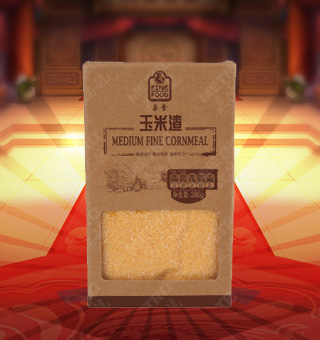 薈食(FINE FOOD)玉米渣產(chǎn)自山東棗莊380g每袋，精選優(yōu)質(zhì)原料玉米糝，更綠色、更健康、更環(huán)保，食用更加放心。本產(chǎn)品的設(shè)計(jì)精致大方、方便攜帶，是作為居家、旅行、聚會(huì)常備的休閑伴侶。玉米渣源自玉米，玉米含有大量的纖維素、黃體素、玉米黃質(zhì)以及微量的維生素，是您的健康伴侶。