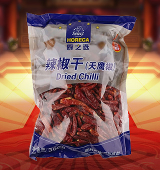 廚之選HS辣椒干(天鷹椒)產(chǎn)自四川成都300g每袋，精選辣椒為原材料，經(jīng)人工清洗去雜等多道工序，精心制作而成。質(zhì)地干燥，選料考究，口味純正，香辣可口，特有的醇香，品質(zhì)有保障。塑料質(zhì)地包裝，其含有豐富營養(yǎng)，使用方便，美味可口，深受廣大消費(fèi)者青睞。