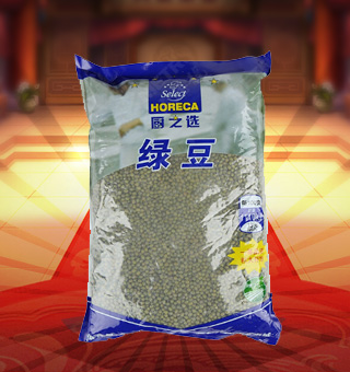 廚之選HS精選綠豆產(chǎn)自吉林白城2.5kg每袋，精細(xì)加工而成，質(zhì)量上乘，備受廣大專業(yè)廚師的厚愛(ài)，外形飽滿，深受消費(fèi)者歡迎。保留了綠豆中原有的滋味、氣味和全部的營(yíng)養(yǎng)物質(zhì)，風(fēng)味獨(dú)特，定會(huì)讓您回味無(wú)窮。不使用化學(xué)劑、無(wú)化學(xué)殘留、不破壞營(yíng)養(yǎng)成分，給家人一份天然、一份健康、一份安心。