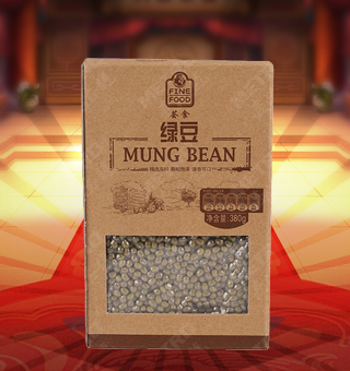 薈食(FINE FOOD)綠豆產(chǎn)自吉林白城380g每袋，薈食為麥德龍自有品牌，采選優(yōu)質(zhì)綠豆，經(jīng)過(guò)嚴(yán)格的篩選流程，確保每一粒綠豆的質(zhì)量安全。本產(chǎn)品富含豐富的蛋白質(zhì)、脂肪、碳水化合物以及各種維生素，是您食用的健康伴侶。本產(chǎn)品的設(shè)計(jì)精致大方、方便攜帶，是作為居家、旅行、聚會(huì)常備的休閑伴侶。