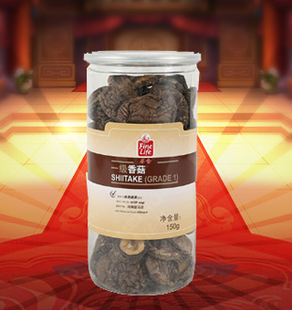 薈食(FINE LIFE)一級(jí)香菇 產(chǎn)自河南駐馬店150g每袋，質(zhì)輕盈，有特殊天然菌香，味道鮮美，風(fēng)味獨(dú)特，保留了豐富的營養(yǎng)成分。采取透明包裝，新鮮清晰可見，干凈衛(wèi)生，方便存放冷藏，方便消費(fèi)者們的選購，安全健康，放心購買。