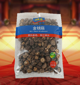 宜客(AKA)金錢菇產(chǎn)自浙江麗水250g每袋，精選優(yōu)質(zhì)金錢菇，經(jīng)先進(jìn)工藝加工而成，其味清香可口，質(zhì)地細(xì)膩，是一種風(fēng)味獨(dú)特的食用菌。將本品用清水洗凈浸泡后，可直接與肉絲爆炒、排骨煲湯，或作為佐料，葷素皆宜本產(chǎn)品采用的是袋裝的包裝方式，包裝較輕，讓您攜帶起來更加的方便自如。