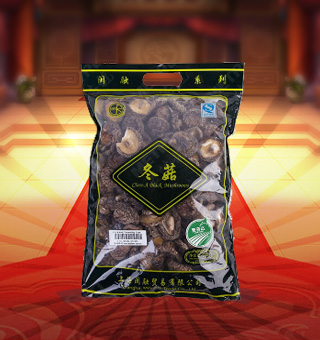 閩融冬菇產(chǎn)自浙江麗水250g每袋，冬菇營養(yǎng)豐富，蛋白質(zhì)含量高達(dá)19.55%。所含蛋白質(zhì)中有18種氨基酸，其中含量最高的是蛋氨酸占2.49%，其次為谷氨酸、天門冬氨酸、異亮氨酸、甘氨酸和丙氨酸。總氨基酸含量為16.86%。人體必需的8種氨基酸含量齊全，并且有豐富的B族維生素和鉀、鈉、鈣、鎂、鐵、鋅等礦質(zhì)元素