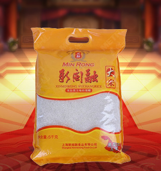 新閩融大米產(chǎn)自黑龍江五常10kg每袋，五常大米受產(chǎn)區(qū)獨特的地理、氣候等因素影響，干物質(zhì)積累多，直鏈淀粉含量適中，支鏈淀粉含量較高。由于水稻成熟期產(chǎn)區(qū)晝夜溫差大，五常稻花香大米中可速溶的雙鏈糖積累較多，對人體健康有益，有助于消化吸收。