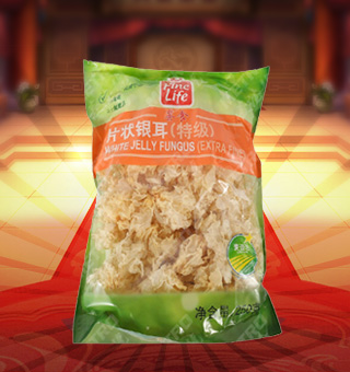 薈食(FINE LIFE)特級片狀銀耳產(chǎn)自福建寧德250g每袋，精選優(yōu)質(zhì)片狀銀耳經(jīng)過領(lǐng)先工藝烘干而成，衛(wèi)生安全，色澤乳白色，半透明，柔軟有彈性。可直接與肉絲爆炒、與枸杞、紅棗煲湯，或作為佐料，葷素皆宜，食法多樣，是一道美味食材。采用透明的塑料包裝，大氣美觀，新鮮清晰可見，方便消費(fèi)者們的選購，質(zhì)量保證，放心購買。